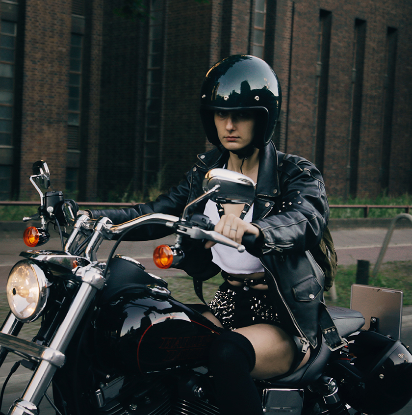 01.The Bitchhiker ©Serena Salvadori