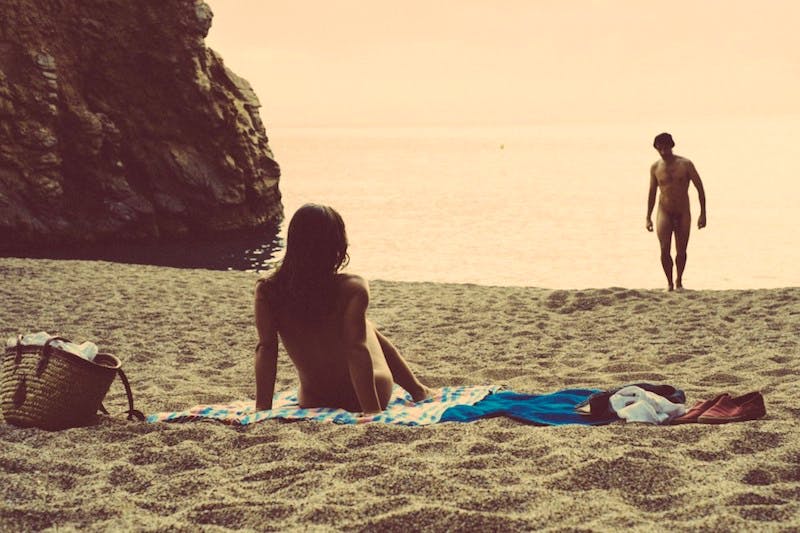 chico-nudista-playa7