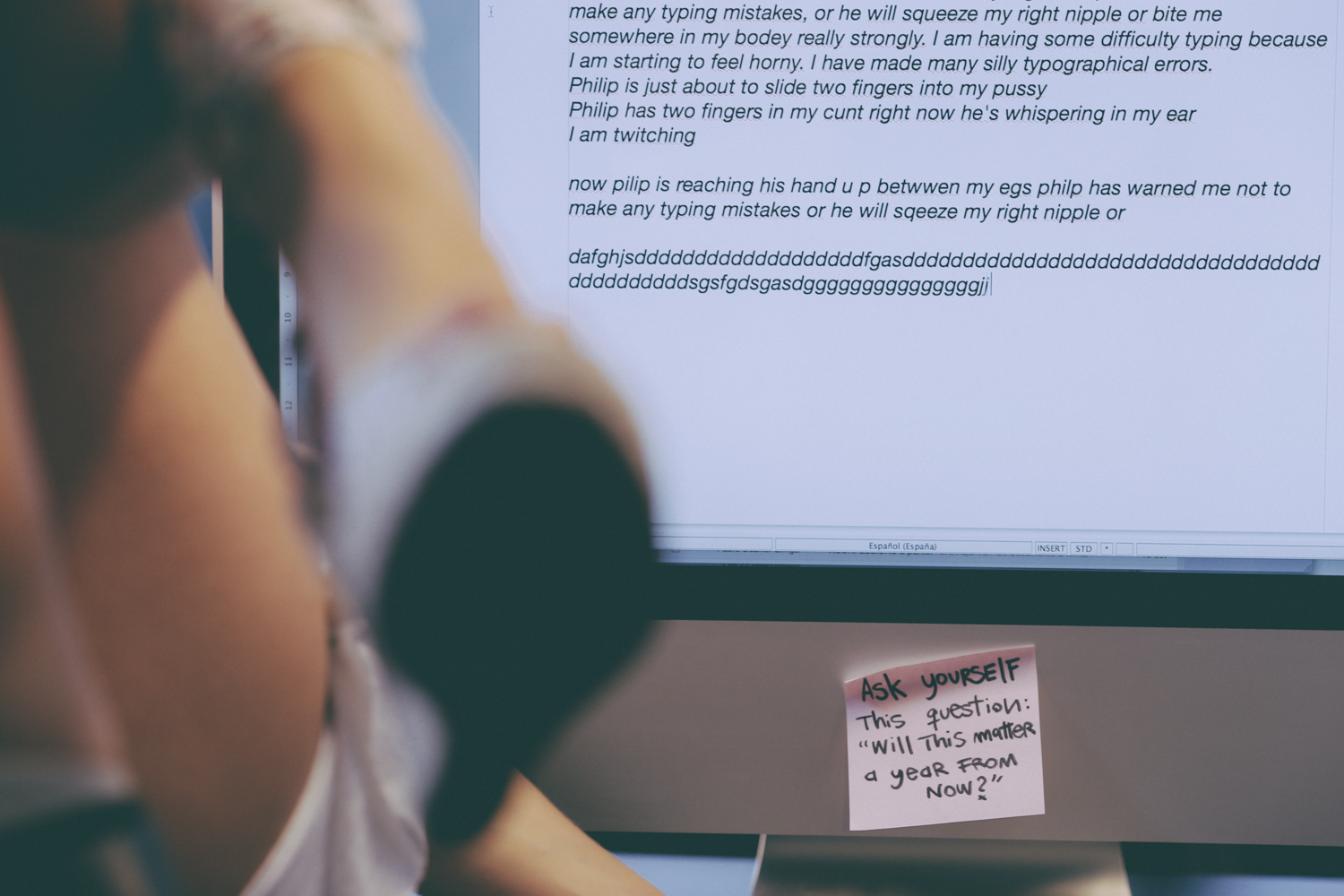 hot-movie-secretary07